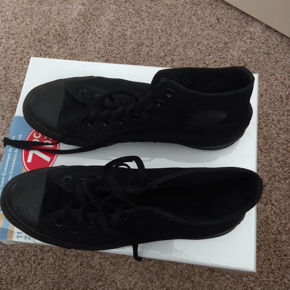 Lightly worn 10.5 men's converse